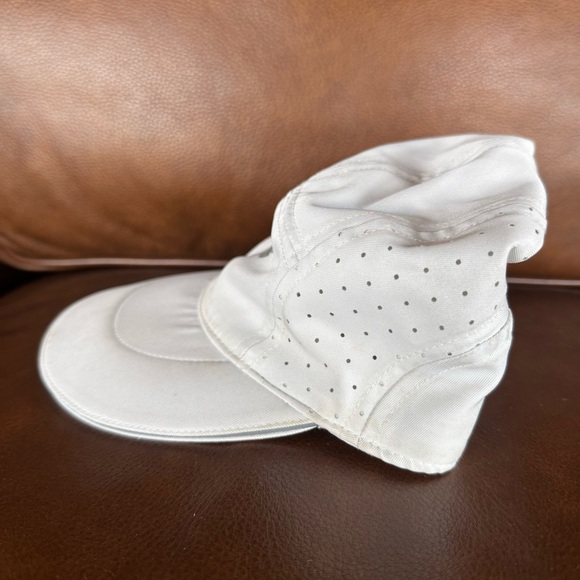 Fabletics Light Gray Performance Cap with Reflective Logo - Picture 2 of 3